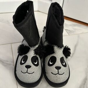 Muk Luks  panda boots size 4